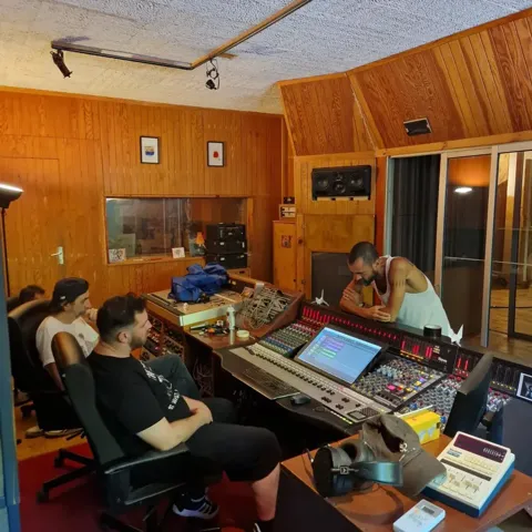 Vie du studio · 233